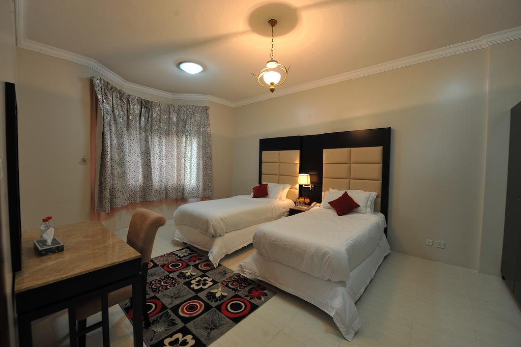 Janadriyah Suites 13 Nadinah Room photo