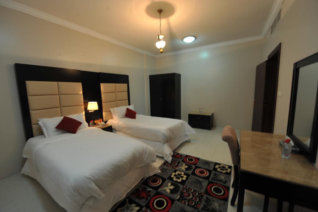 Janadriyah Suites 13 Nadinah Room photo