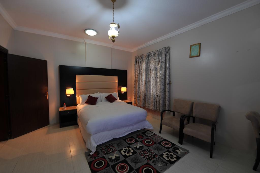 Janadriyah Suites 13 Nadinah Room photo